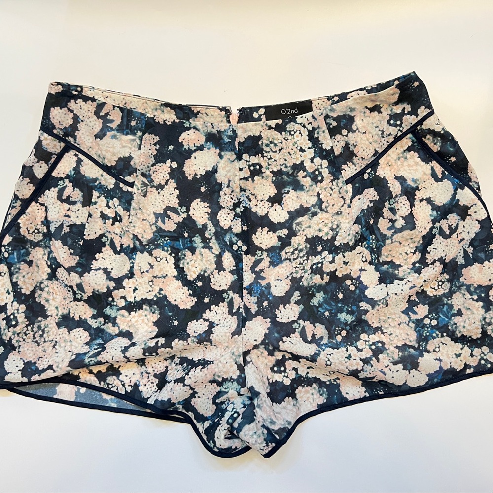 O 2nd floral flowy back zipper lined shorts with pockets sz 6